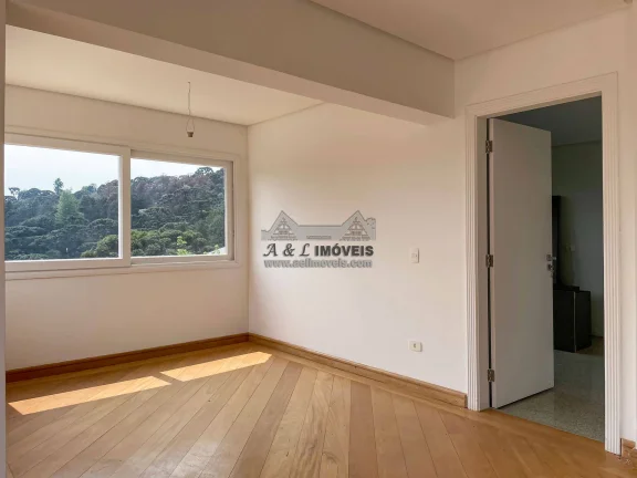 Imagem Casa à venda em Campos do Jordão – Com 04 amplas suítes em Condomínio