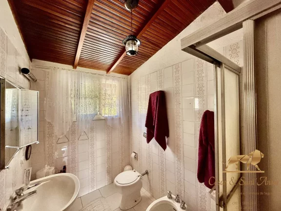 Imagem Linda Casa a venda em área arborizada em Campos do Jordão