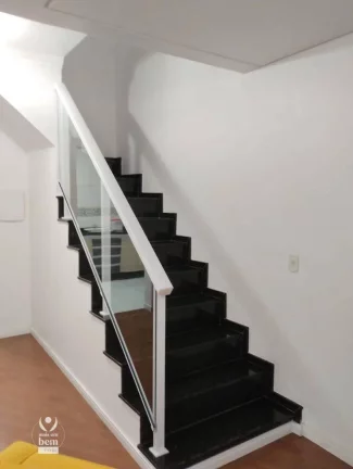 Imagem Lindo sobrado com 3 quartos sendo uma suíte, área gourmet com churrasqueira, 2 vagas de garagem á venda por R$ 549.000 - Uberaba - Curitiba.