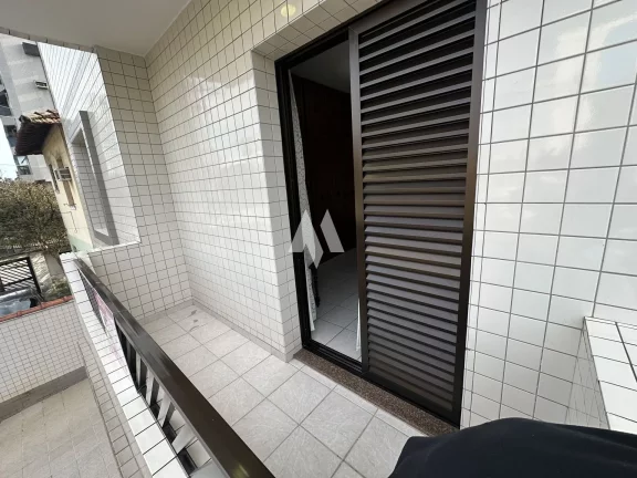 Imagem Apartamento próximo a praia do Embaré com sacada!