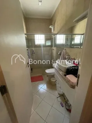 Imagem Casa de Condomínio com 3 Quartos e 4 banheiros à Venda, 262 m² por R$ 1.350.000