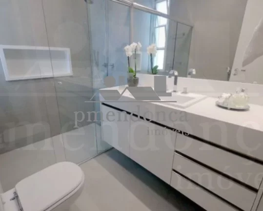 Imagem Excelente apartamento reformadíssimo na Rua Baronesa de Itú..