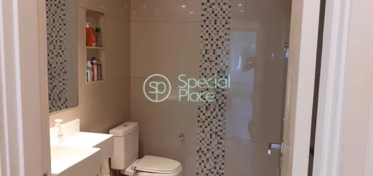 Imagem Apto totalmente reformado e amplo em localizaÃ§Ã£o excepcional! PÃ© direito alto e living com janelÃ...