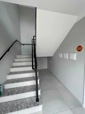 Imagem Geminado com 3 dormitórios sendo 1 suíte, sacada com churrasqueira e 1 vaga em Barra Velha
