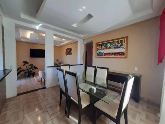 Imagem Elegante Casa com Área de Lazer, Três Dormitórios e Suítes