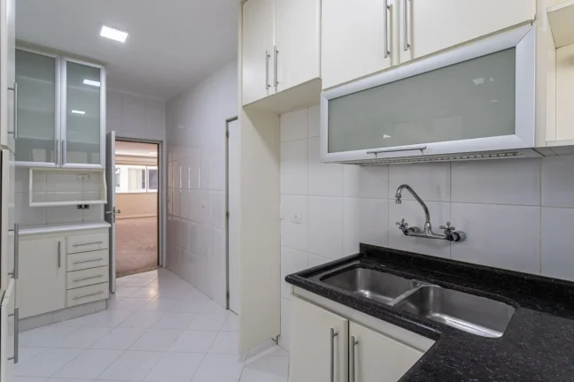 Imagem Apartamento 137M² Reformado, 3Q, 1 Suíte, 2 Banheiros, 1 Vaga, Sol da Manhã, Banheira, Academia, Salão de Festas, Área Verde, Armários.