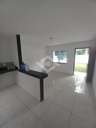 Imagem Casa na pedra de guaratiba com sala e 2 quartos, quintal e garagem