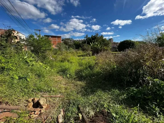 Imagem Lote à Venda de 893m2 no bairro Grogotó