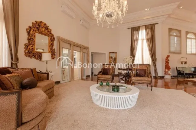 Imagem Exuberante casa no Alphaville Campinas, planejada e decorada em estilo Luiz XV com muita elegância....