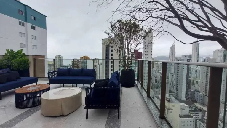 Imagem Apartamento novo de 4 suítes e 3 vagas de garagem no Centro de Balneário Camboriú