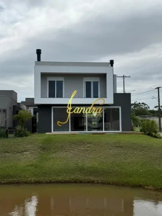 Imagem Sobrado condomínio fechado com 05 suítes e piscina beira lago