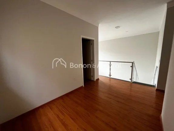 Imagem Linda casa à venda em Mirante do Lenheiro, Valinhos. Este sobrado possui 3 quartos, incluindo uma s...