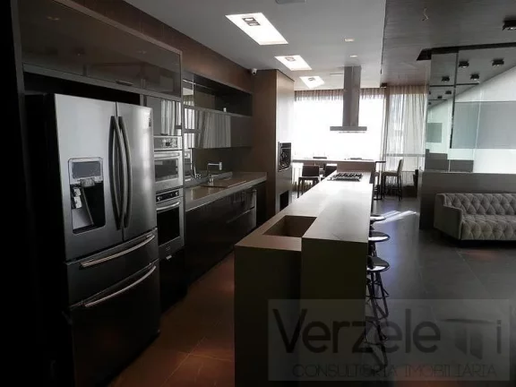 Imagem Apartamento 4 ou + dormitórios para Venda em Balneário Camboriú / SC no bairro Centro