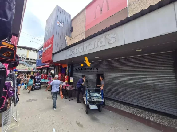 Imagem Bangu - Av. Conego de Vasconcellos - Vendo lojão com 500m² dividido em dois pisos - Local de muita movimentação.