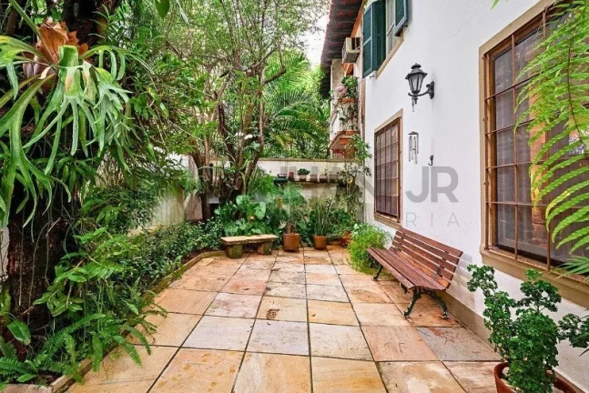 Imagem Imperdível: Casa à venda ou locação em São Paulo-SP, Jardim América! 2 quartos, 1 suíte, 3 salas, 3 banheiros, 2 vagas, 200m².