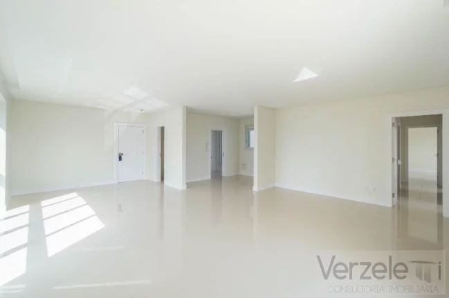 Imagem Apartamento 4 ou + dormitórios para Venda em Balneário Camboriú / SC no bairro Centro