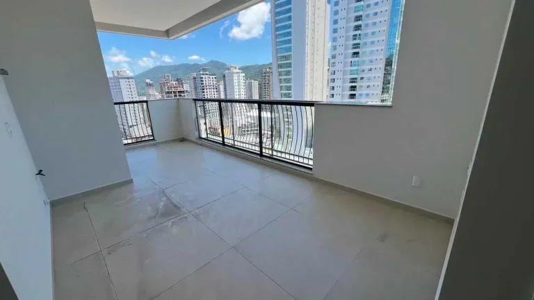 Imagem Apartamento com 3 suítes e 3 vagas de garagem em Meia Praia - Itapema/SC