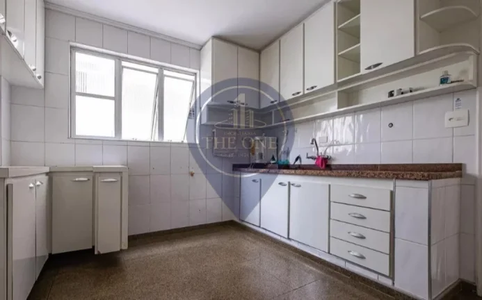 Imagem Apartamento para locação em Cerqueira César, São Paulo-SP: 3 quartos, 1 suíte, 2 banheiros, 1 vaga de garagem, 180m².