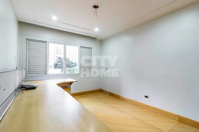 Imagem Apartamento reformado e cheio de charme no miolo do Paraíso. Possui 188m² distribuídos em 03 dorm...