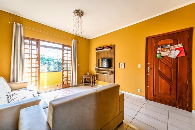 Imagem Casa à venda em Porto Alegre, Agronomia, com 2 quartos, 220m²