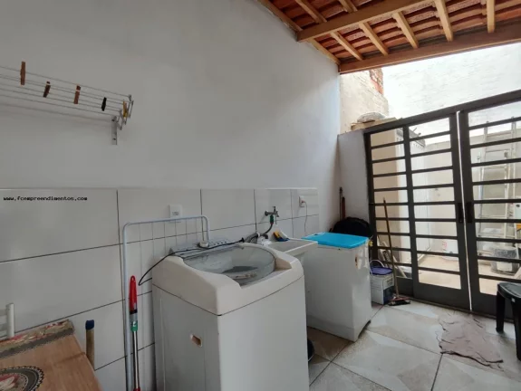 Imagem Casa para Venda em Limeira, Parque Residencial Belinha Ometto, 2 dormitórios, 1 banheiro, 2 vagas