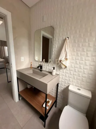 Imagem Te convido para conhecer seu mais novo lar!! Casa com 4 dormitórios sendo 1 suíte, SEMIMOBILIADA, para Venda no Bairro Rio Vermelho em Florianópolis!