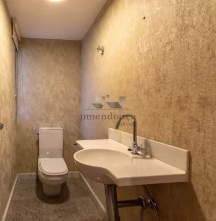Imagem Belo apartamento com armários embutidos, arejado e iluminado. Amplo living para 02 ambientes, terra...