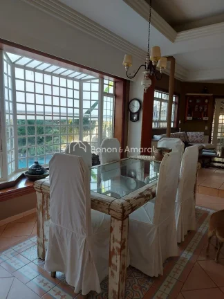 Imagem Este sobrado de 390m² de área construída, está bem dividido em 4 quartos, sendo 2 suítes com cl...