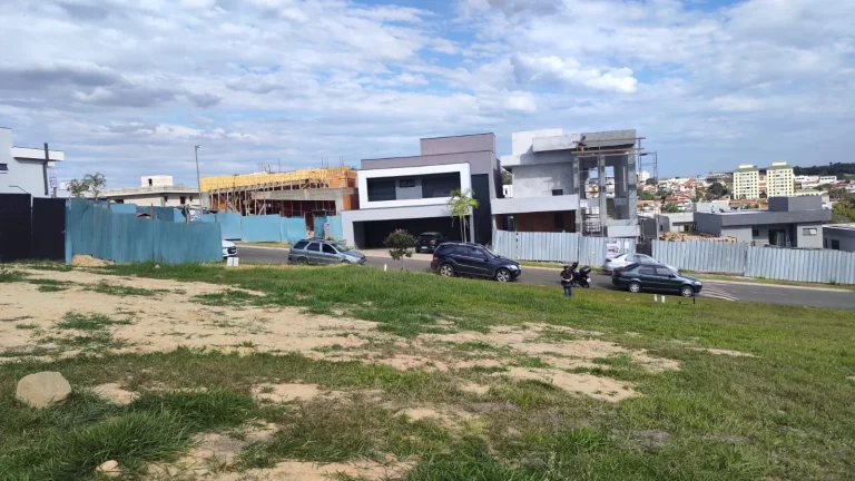 Imagem TERRENO COM ACLIVE - 300,00 M² - CONDOMÍNIO LA DOLCE VITA - PAULÍNIA