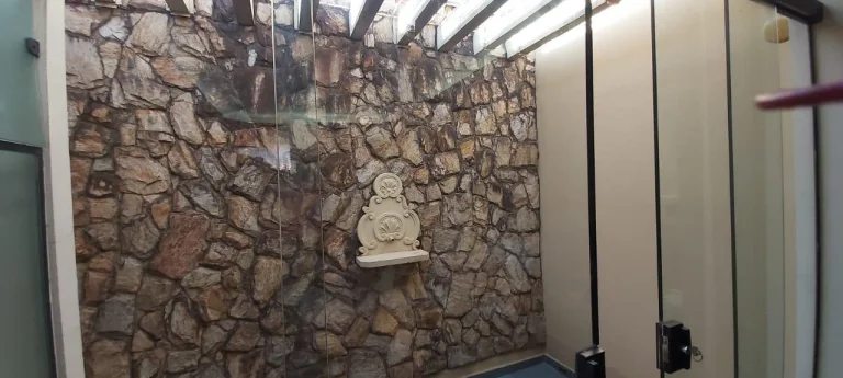 Imagem Excelente imóvel comercial com 3 vagas de recuo , 6 salas sendo com moveis embutidos de excelente q...