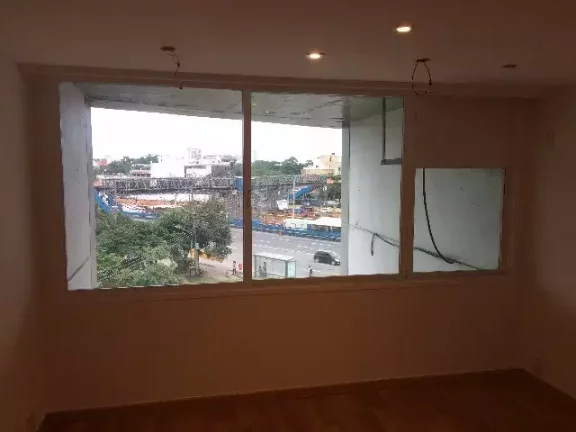 Imagem ondado de Cascais - Av. Armando Lombardi - Juntinho ao metrô Barra - Maravilhosa sala com 54m²