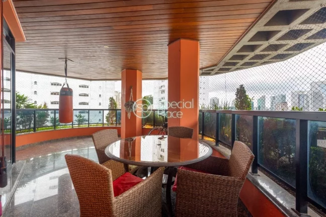 Imagem Apartamento com 500m² situado em um dos bairros mais arborizados de São Paulo - Real Parque, próx...