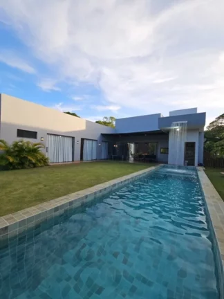 Imagem A 5ª Avenida imóveis selecionou essa Casa Moderna e Térrea no Condomínio Vida Marina em Busca Vida, 3 Suítes, Piscina c/ Cascata e Área Gourmet: