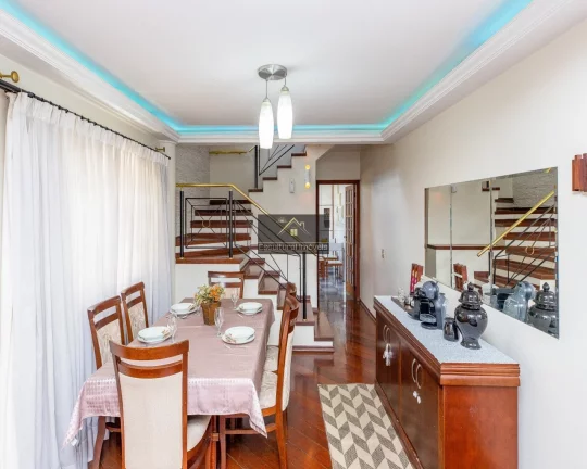 Imagem ÓTIMO SOBRADO 3 DORMITÓRIOS SENDO 1 SUÍTE HIDRO SALA 2 AMBIENTES LAREIRA PISO EM MADEIRA DE LEI COPA COZINHA ÁREA GOURMET SALÃO FESTAS 3 VAGAS