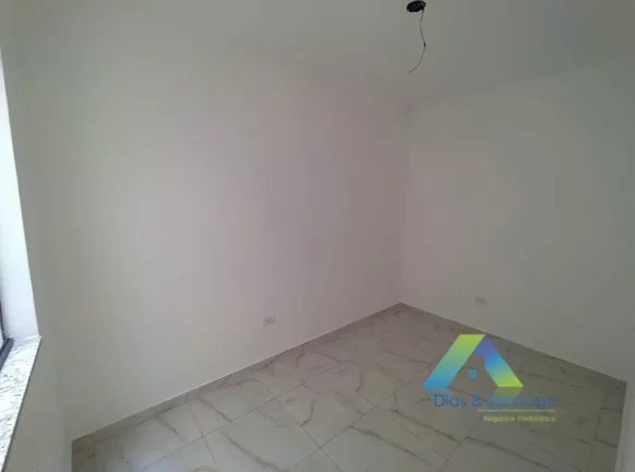 Imagem Lindo e novo sobrado com 125 m² em 3 dormitórios, 1 suíte e 2 vagas.