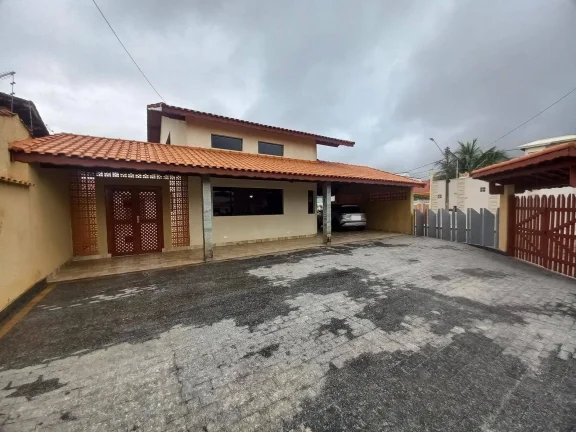 Belíssima residência pé na areia em Peruíbe!!!!