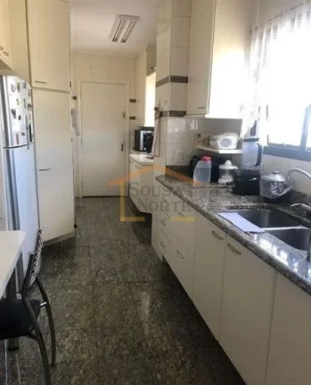Imagem Apartamento reformado, amplo e moderno, 3 dormitórios, sendo 1 suíte, 2 banheiros, sala 2 ambiente...