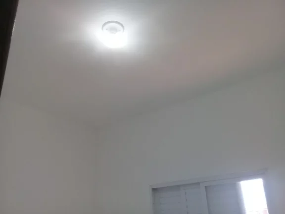 Imagem Sobrado em Condomínio para Locação em Praia Grande-SP, no Balneário Esmeralda: 2 quartos, 1 banheiro, 1 vaga, 60m².