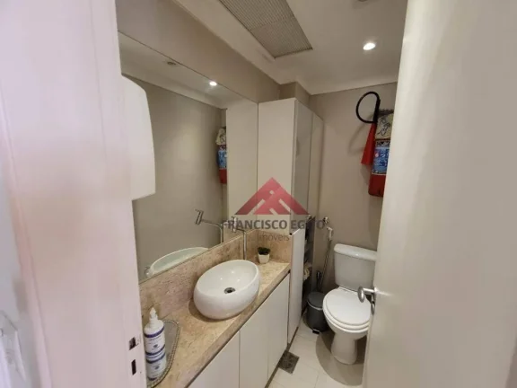 Imagem Ampla Sala comercial em Icaraí, com todo comércio no entorno, bancos, restaurantes, condução na porta, vaga de garagem na escritura. Oportunidade!