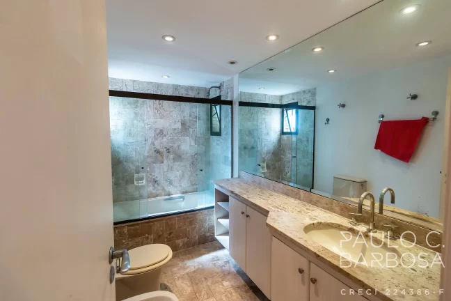 Imagem Itaim Bibi - Rua Sem Saída - 3 Dormitórios (1 Suíte) - 3 Vagas - 240m²