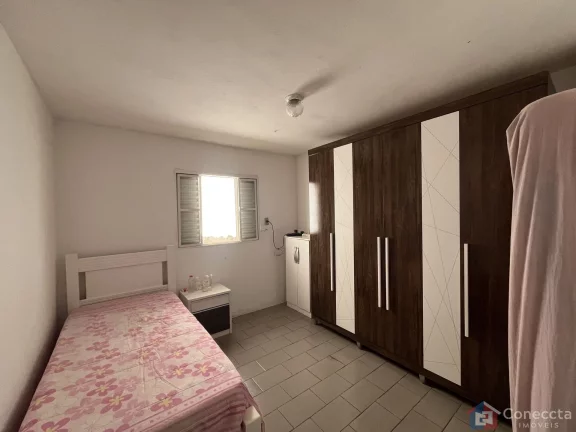 Imagem Casa à Venda no Bairro Vila Rosa em Patos de Minas-MG com Amplo Terreno Oportunidade: Casa com 2 Quartos e 382,9m² de Terreno em Local Tranquilo