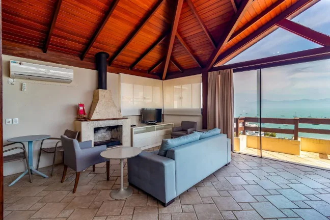 Imagem Cobertura 3 Suítes para Locação Anual em Canajurê, Vista Mar