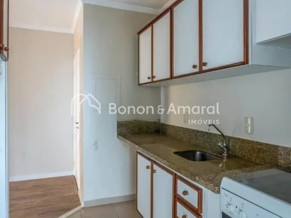 Imagem Apartamento reformado, em andar alto, com forno e armários embutidos e varanda!

Condomínio com ac...