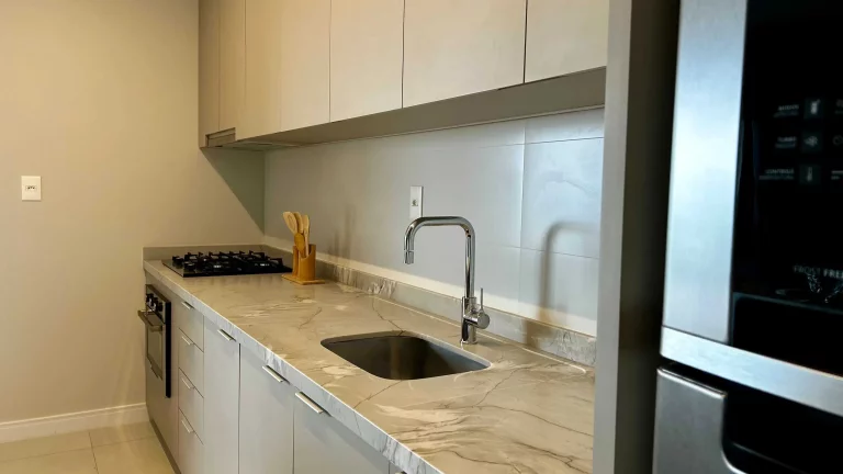 Imagem Duplex mobiliado com 3 dormitórios sendo 1 suíte e 2 vagas, 100m da praia de Gravatá Navegantes/SC