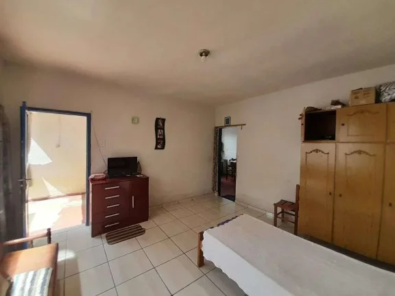 Imagem Casa à venda em Barbacena, Centro, com 2 quartos, 140m2