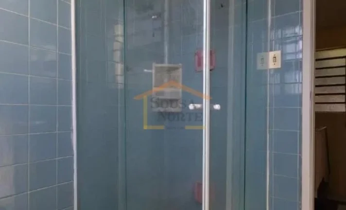 Imagem Sobrado espaçosa com 298m², 3 dormitórios, 2 banheiros e 3 vagas de garagem. Quintal na frente e ...