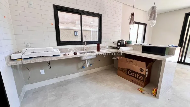 Imagem Apresentamos um magnífico sobrado à venda no prestigiado Condomínio Mont'Alcino, em Valinhos-SP. ...