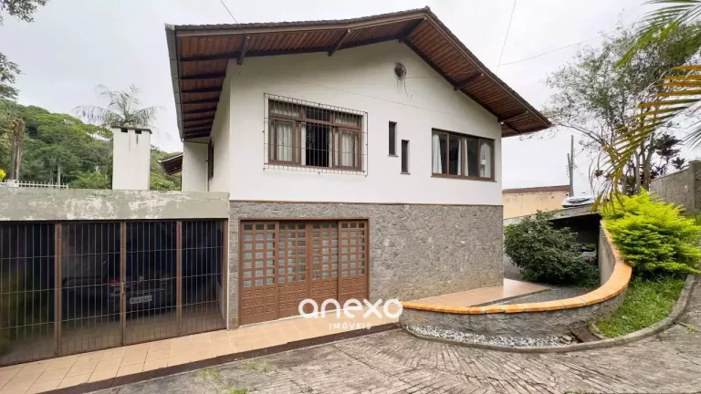 Linda Casa de 3 Dormitórios em Localização Privilegiada!