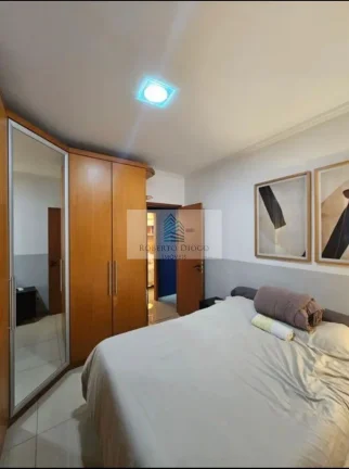 Imagem Imperdível! Apartamento à venda em Icaraí, Niterói-RJ: 3 quartos, 1 suíte, 2 banheiros e 1 vaga de garagem.
