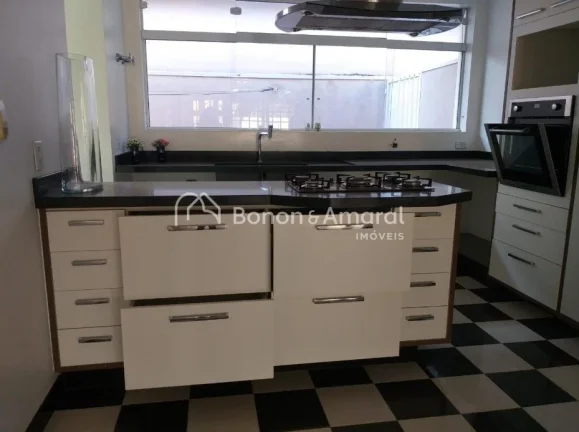 Imagem Linda residência disponível para venda no prestigiado condomínio Moinho do Vento, um dos mais exc...